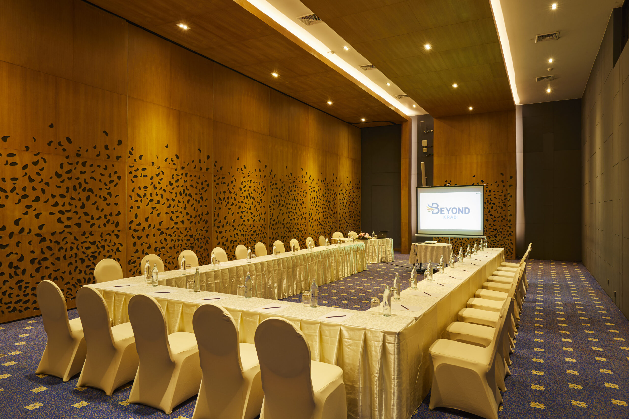 You Don’t Need a 5-Star Budget for a 5-Star Experience: What Is the Cost Range for Booking a Meeting Venue?